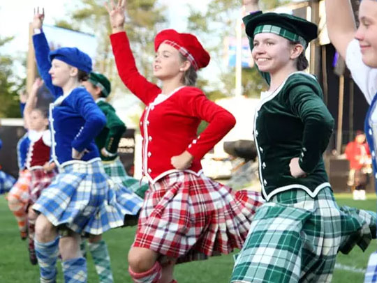 centre-point-cursos-de-verano-Edimburgo-Escocia-activiadades-bales-tradicionales